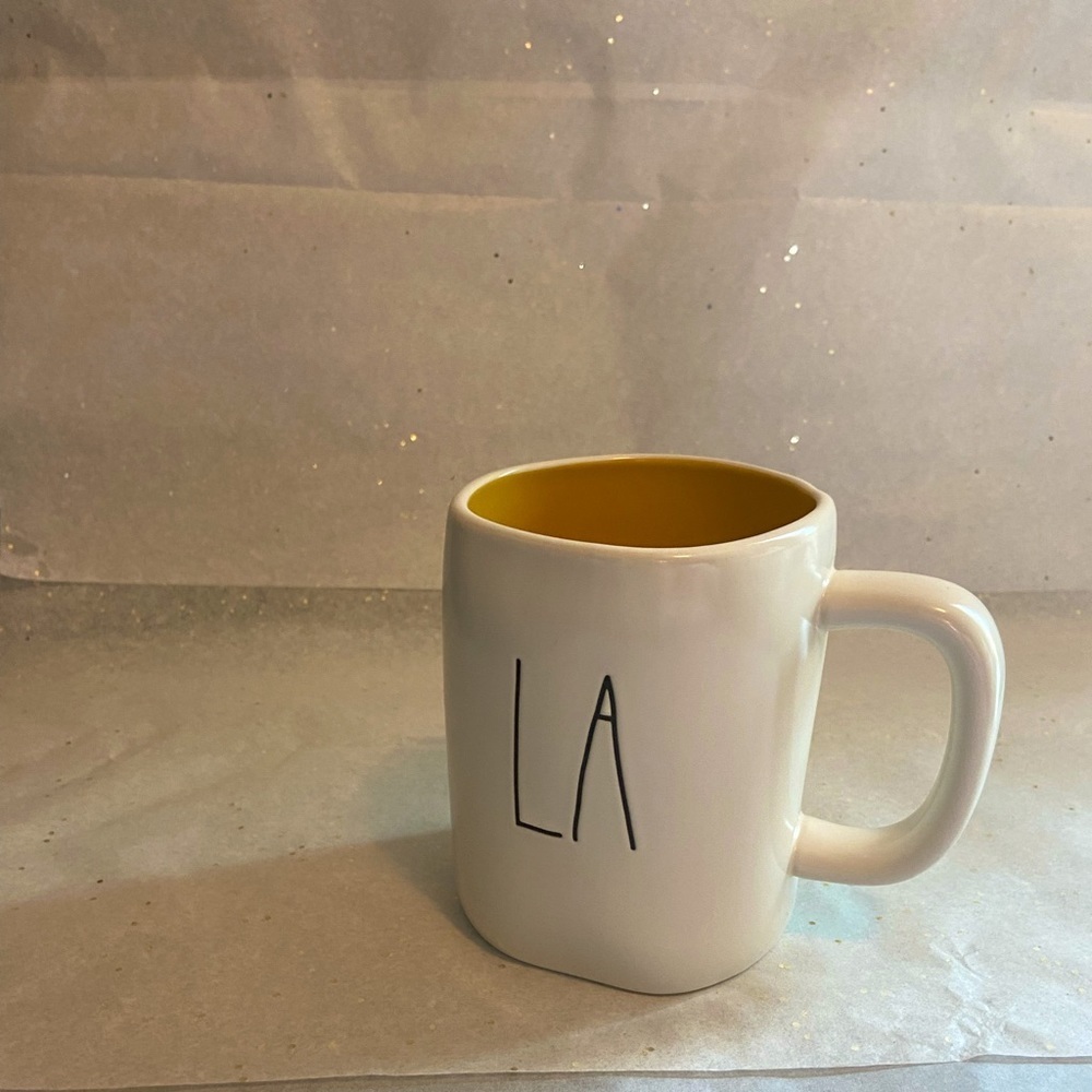 Rae Dunn LA graphic mug Artisan Collection ✨Accepting all offers until 10/20✨